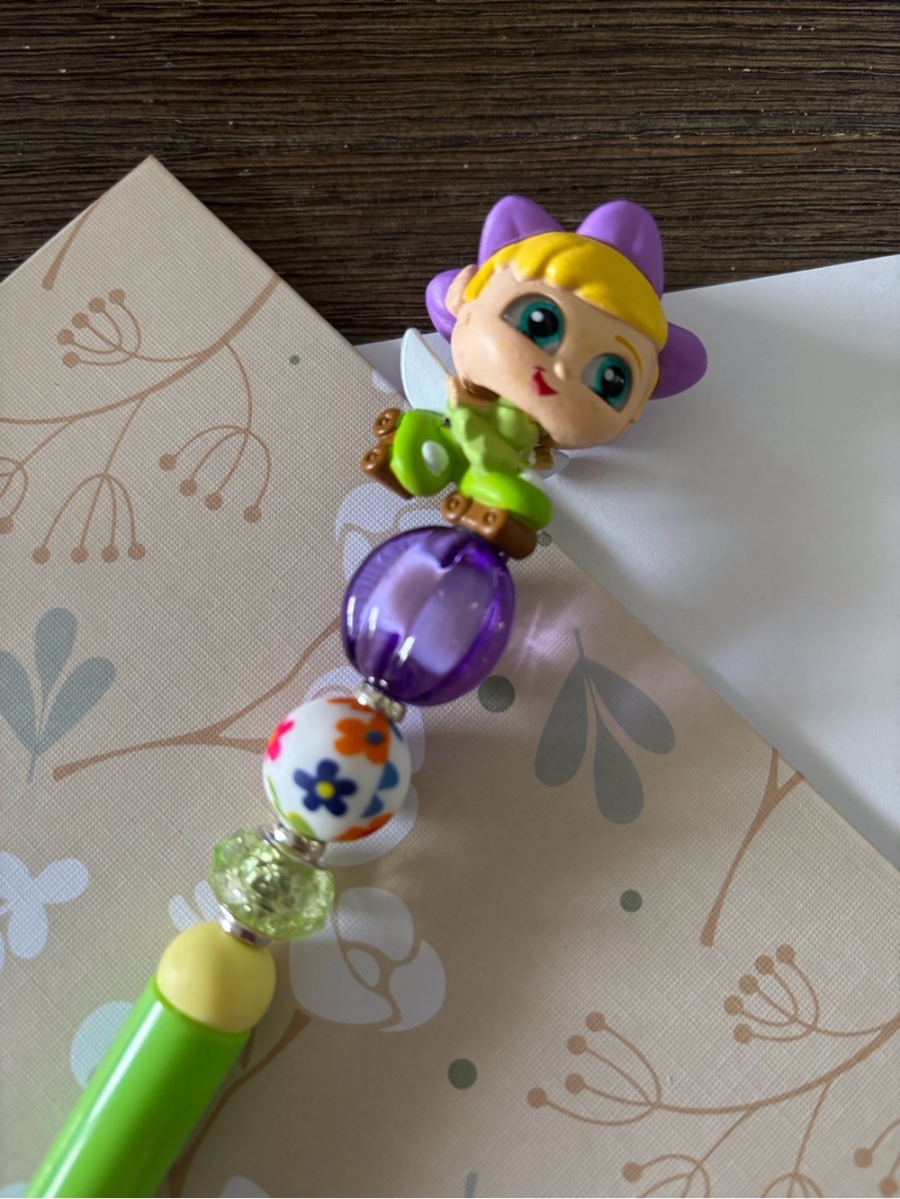 Disney Doorables: TinkerBell Fairies: Tinkerbell rollerskate handmade beaded pen